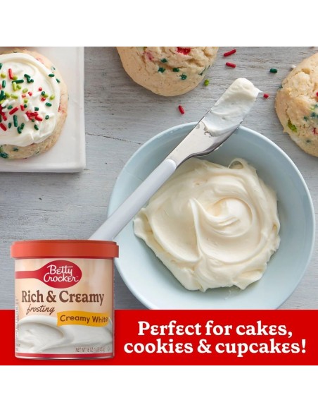 Glaseado cremoso y rico de Betty Crocker, color blanco cremoso.