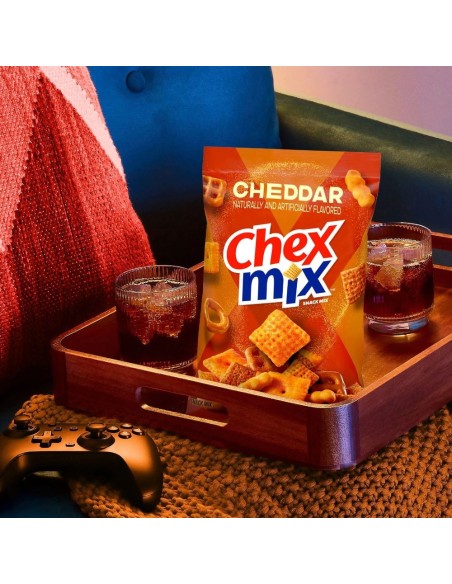 Mezcla de snacks salados Chex Mix sabor queso cheddar 226 g