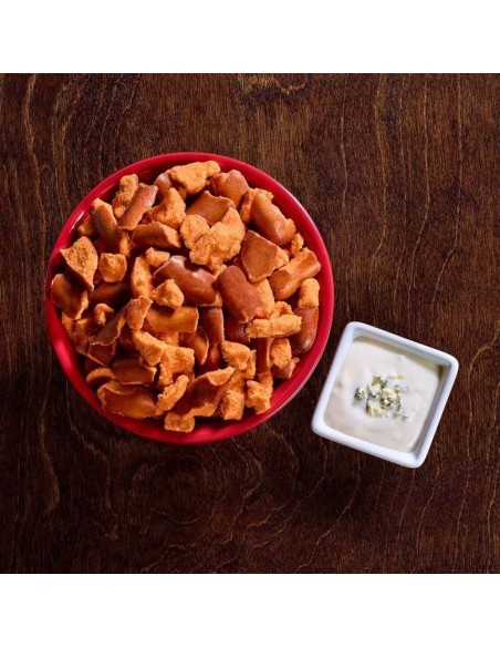 Trozos de pretzel de Snyder's con alitas picantes de búfalo