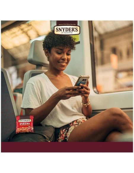 Trozos de pretzel de Snyder's con alitas picantes de búfalo