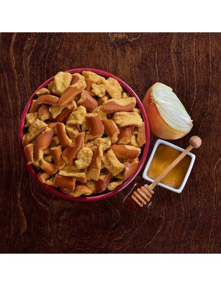 Trozos de pretzel Snyder's con miel, mostaza y cebolla
